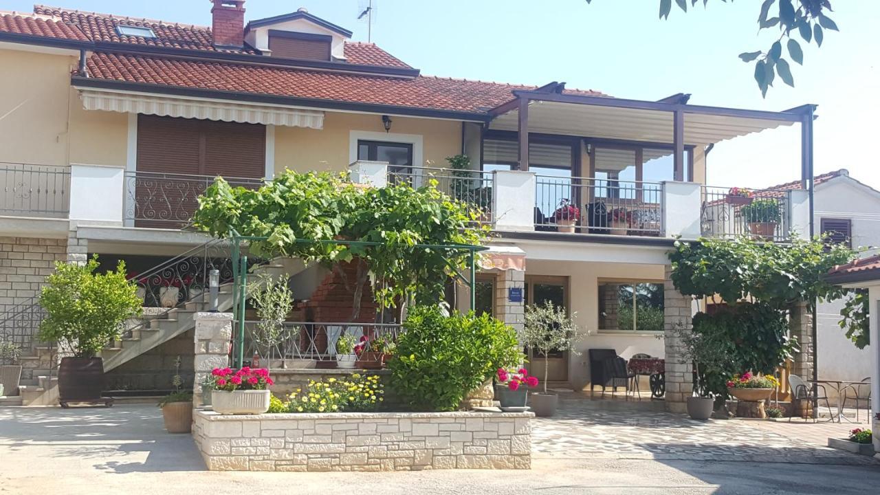 Appartamento Haus Roko Rovigno Esterno foto