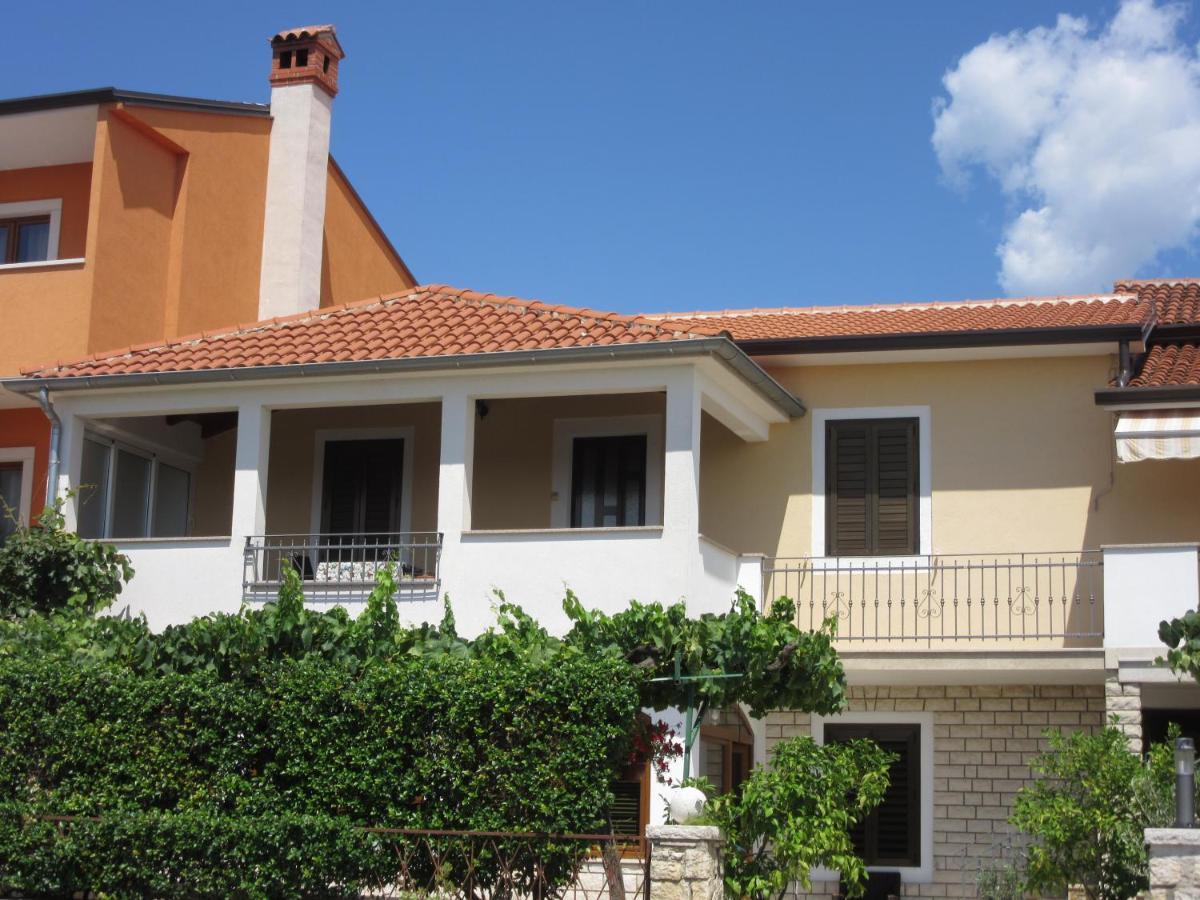 Appartamento Haus Roko Rovigno Esterno foto