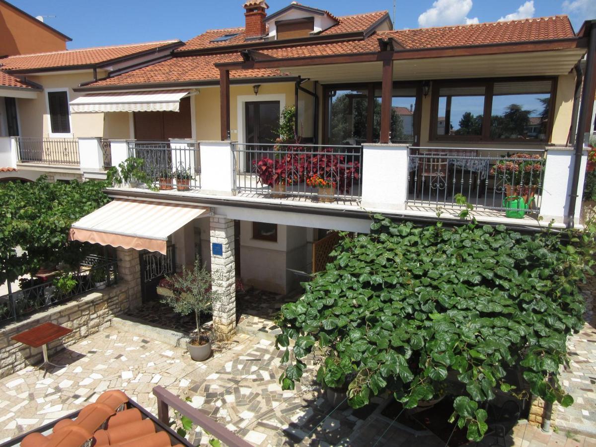 Appartamento Haus Roko Rovigno Esterno foto