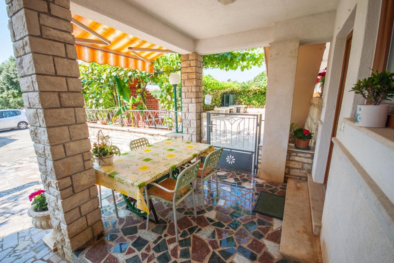 Appartamento Haus Roko Rovigno Esterno foto